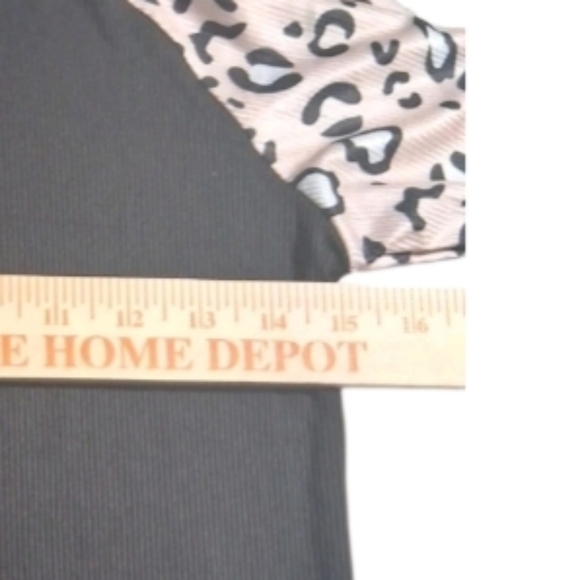 NWT, Sz. S, black/animal print, ribbed, long-sleeved, crew neck T-shirt. - Picture 4 of 10